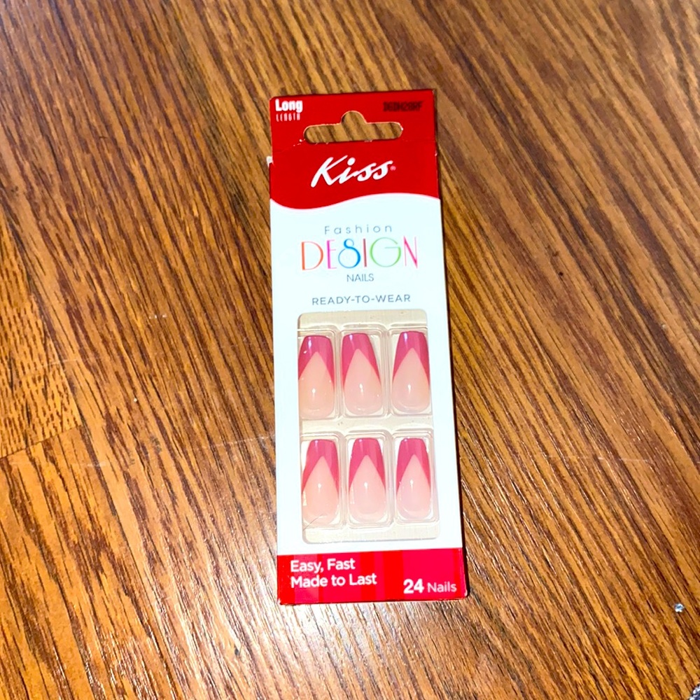 This is a brand new set of press on nails